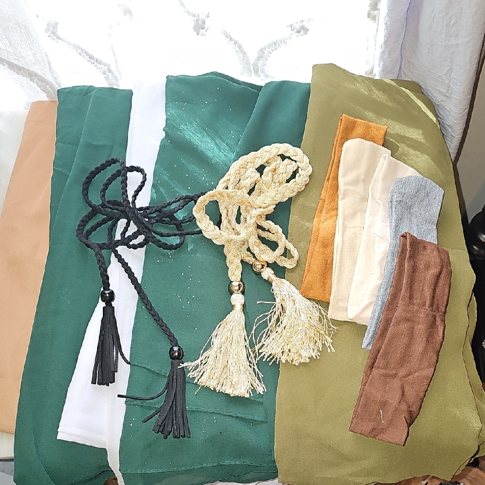 Elegant Green and Gold Scarf Set with Tassels